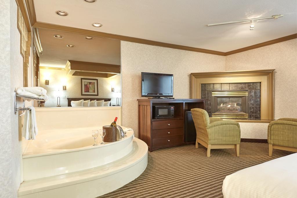 รามาดา บาย วินด์แฮม แอ็บบอตส์ฟอร์ด Hotel อับบอทส์ฟอร์ด ภายนอก รูปภาพ