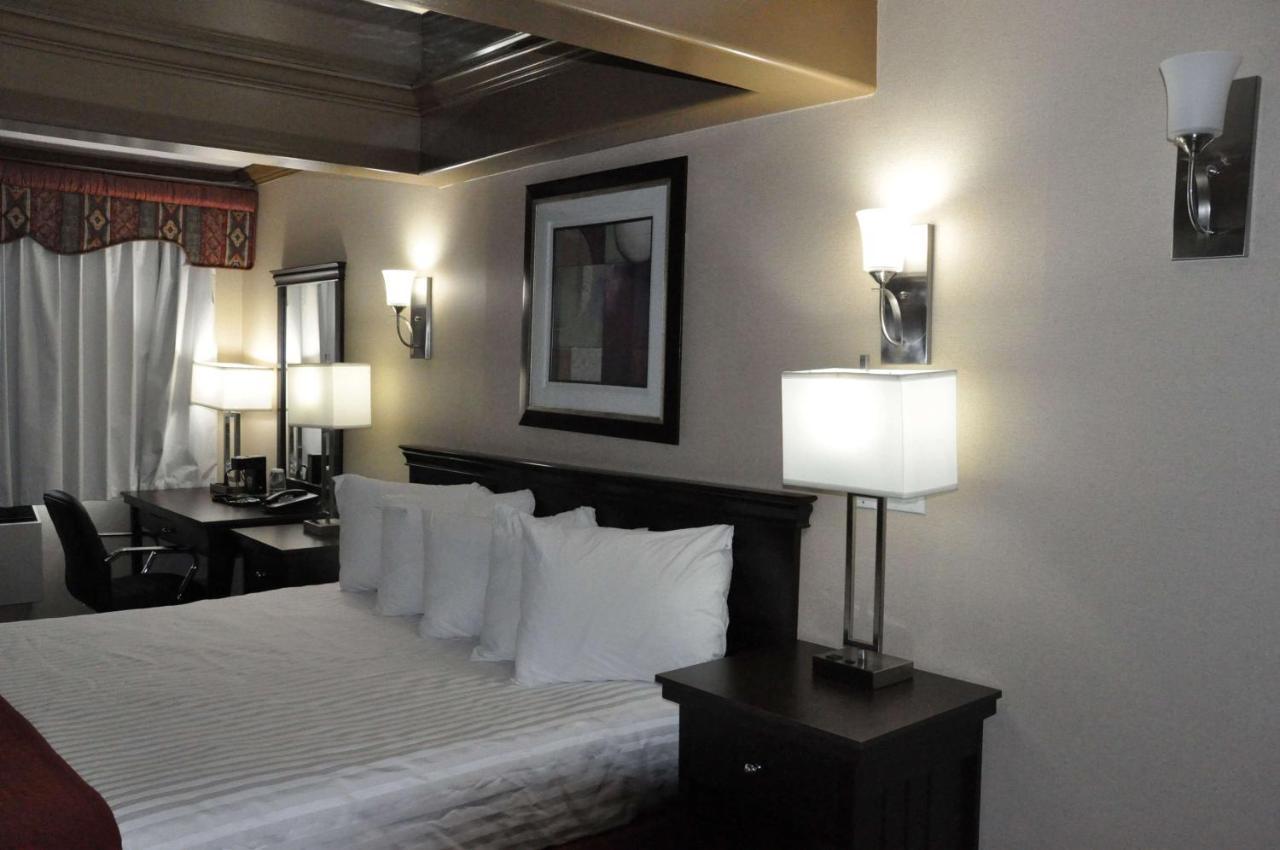 รามาดา บาย วินด์แฮม แอ็บบอตส์ฟอร์ด Hotel อับบอทส์ฟอร์ด ภายนอก รูปภาพ